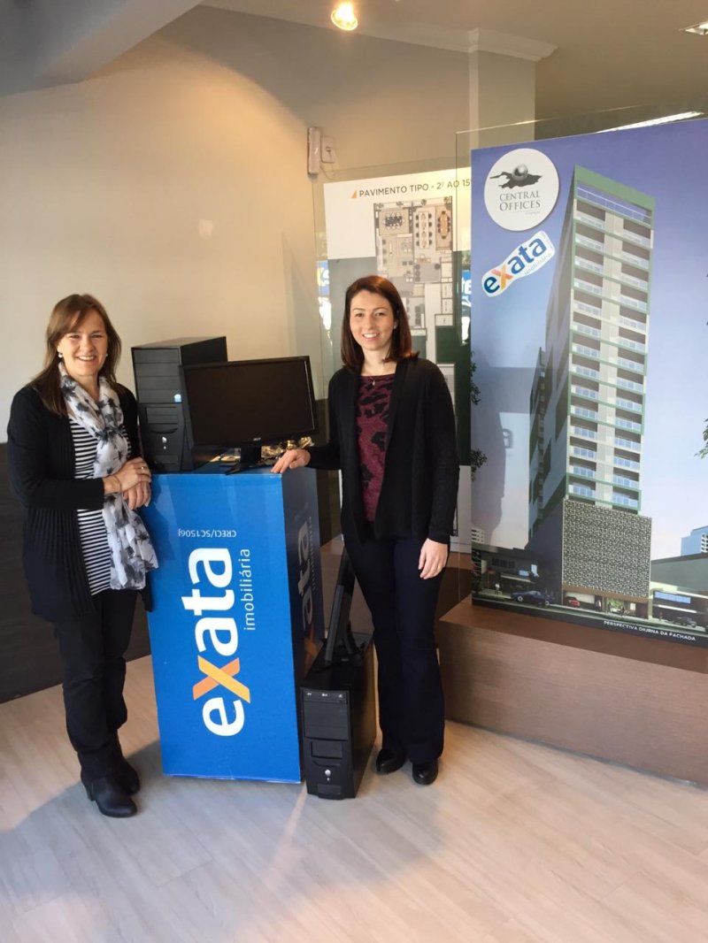 Biblioteca recebe doação de computadores