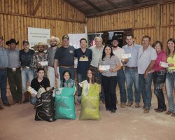 Entrega da premia&ccedil;&atilde;o foi feita na sede do N&uacute;cleo Catarinense de Criadores do Cavalo Quarto de Milha