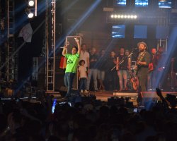 A dupla Jorge e Mateus foi a primeira a subir no palco na noite de domingo