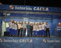 Caminh&atilde;o da Caixa est&aacute; estacionado no Parque de Exposi&ccedil;&otilde;es Tancredo de Almeida Neves