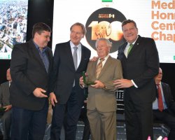 Aldi Berdian foi o 33º prefeito