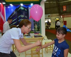 Os balões fizeram sucesso entre as crianças