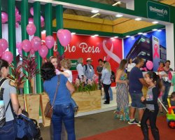 Ações do Outubro Rosa chamam a atenção do público