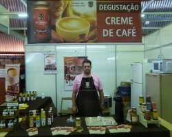 Café caramelo É a primeira empresa a lançar no mercado brasileiro o creme de café