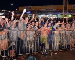  Chuva não intimidou os fãs