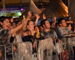 Fãs se emocionaram e cantaram junto com os artistas