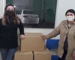 M&aacute;scaras - item do Kit que ser&aacute; entregue &agrave;s crian&ccedil;as e adolescentes. 