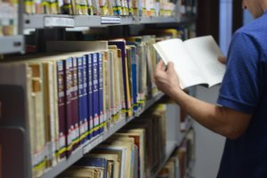 Vagas abertas para curso de Linguagens Po&eacute;ticas