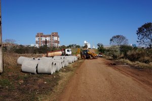  Iniciam obras de asfalto na Rua Barão do Branco