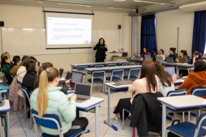 Secretaria de Educa&ccedil;&atilde;o divulga cronograma de lives, podcasts e forma&ccedil;&otilde;es