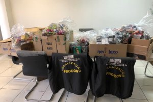 Procon de Chapec&oacute; e for&ccedil;as de seguran&ccedil;a apreendem dois mil cigarros eletr&ocirc;nicos