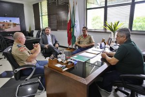Prefeito recebe comandante geral dos Bombeiros de SC