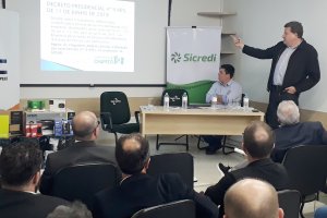 ​Prefeito discute no Centro Empresarial legisla&ccedil;&atilde;o federal que trata sobre acessibilidade