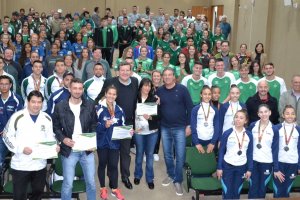 Administra&ccedil;&atilde;o homenageia participantes dos Joguinhos Abertos
