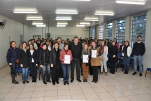 Administra&ccedil;&atilde;o Municipal empossa 96 professores concursados