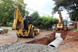 M&atilde;os &agrave; obra: Drenagem ir&aacute; conter alagamentos na rua Marechal Deodoro 