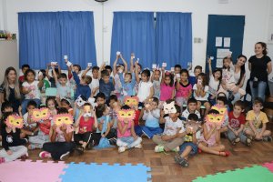 Crian&ccedil;as apresentam pe&ccedil;a de teatro no CEIM