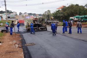 Pavimenta&ccedil;&atilde;o asf&aacute;ltica garante mais mobilidade para moradores do Bairro Efapi