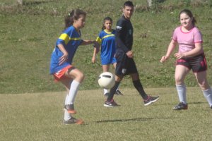 Moleque Bom de Bola feminino define finalistas