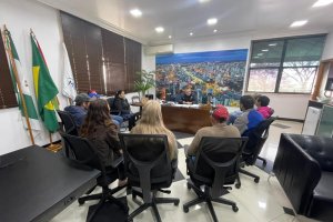 Prefeito recebe pessoas que sa&iacute;ram do Internamento Involunt&aacute;rio