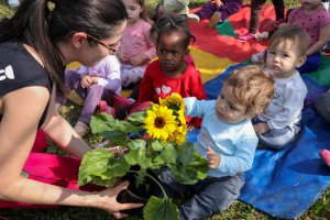 Crian&ccedil;as do ber&ccedil;&aacute;rio aprendem com a natureza