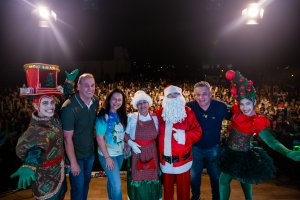 Mais de duas mil cestas de doces distribu&iacute;das pelo Papai Noel no Bormann e Efapi