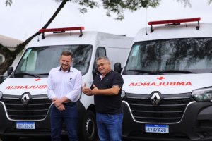 Prefeitura de Chapec&oacute; adquire duas novas ambul&acirc;ncias