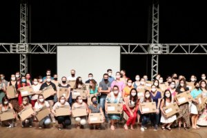 Secretaria de Educação entrega notebooks para gestores escolares