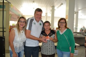 Carteiras de Artes&atilde;os foram entregues a profissionais chapecoenses 