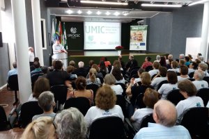 Idosos voltam &agrave;s aulas na UMIC