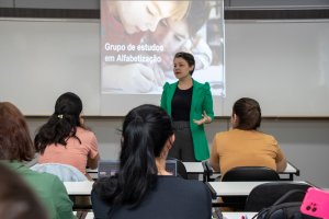 Grupo de Estudos em Alfabetiza&ccedil;&atilde;o realiza primeiro encontro presencial