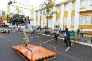 Domingo na Pra&ccedil;a ter&aacute; v&aacute;rias atra&ccedil;&otilde;es e televisores com o Jogo do Brasil