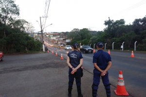 Agentes de Tr&acirc;nsito realizam apreens&atilde;o de ve&iacute;culos com R$ 19 mil em multas