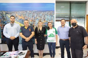 Prefeito recebe integrantes do Instituto Smart Citizen