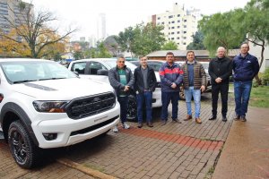 Prefeitura e PM Ambiental recebem ve&iacute;culos para fiscaliza&ccedil;&atilde;o ambiental