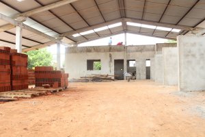 Obras nos Bairros: Novo barrac&atilde;o para Catadores &eacute; constru&iacute;do na Vila Betinho 