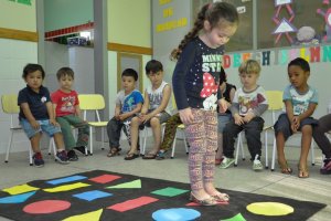 Crian&ccedil;as aprendem as formas geom&eacute;tricas