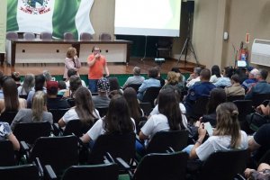 Oito entidades apresentam projetos para infância e adolescência