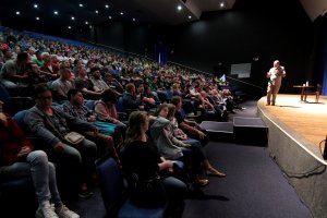 Palestra e entrega de certificados Amigos do Esporte reuniu 700 atletas