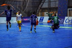 Liga Feminina de Futsal tem semifinais definidas; Coruj&atilde;o do Oeste decidir&aacute; fora de casa