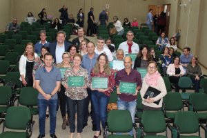 Servidores Municipais s&atilde;o homenageados por tempo de casa