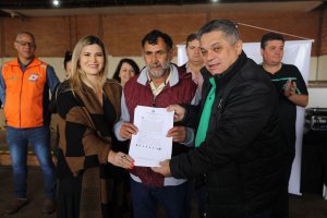 Chapec&oacute; Descentralizada entrega 99 escrituras e v&aacute;rios servi&ccedil;os no Bormann