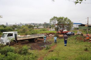 Prefeitura faz opera&ccedil;&atilde;o conjunta em &aacute;rea p&uacute;blica de APP