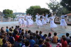 CEIM Le&atilde;ozinho recebeu bailarinas da Escola de Artes de Chapec&oacute;