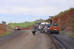 Inicia a pavimenta&ccedil;&atilde;o no Contorno Vi&aacute;rio Extremo Oeste