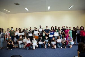 Alunos de escolas municipais recebem medalhas de competições nacionais