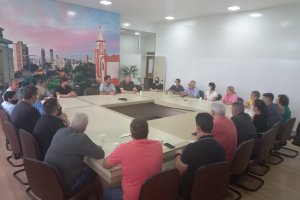 Administra&ccedil;&atilde;o Municipal de Chapec&oacute; re&uacute;ne secret&aacute;rios e vereadores