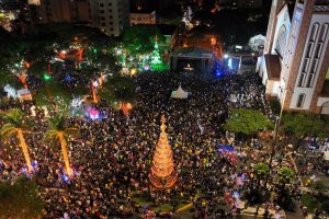 Cerca de 25 mil pessoas presentes na abertura do Natal de Luz de Chapec&oacute;