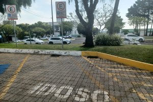 Idosos de Chapec&oacute; j&aacute; podem solicitar a credencial de estacionamento pela internet