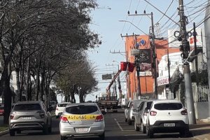Prefeitura de Chapec&oacute; coloca ilumina&ccedil;&atilde;o de LED em ruas e avenidas
